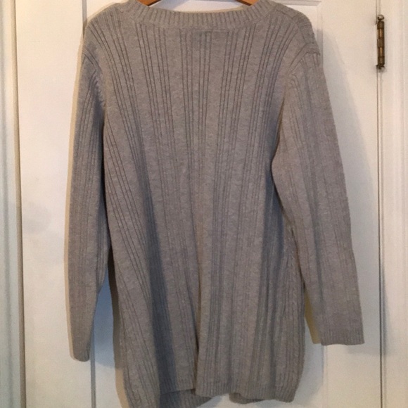 Grey sweater. Perfect for winter ❄️ - Picture 5 of 5